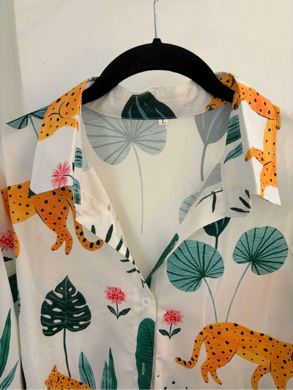 Playful White Button-Front Tunic / Shirt Dress with Leopard & Green Leaf Print - Picture 7 of 8